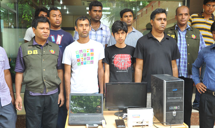 Blogger-arrested-bg20130402034748