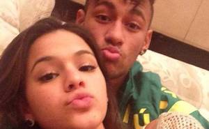 Brazilian actress Bruna Marquezine and neymar jr নেইমার এবং ব্রুনা মারকেযিন
