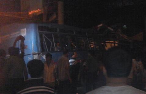 mohakhali train bumped bus  মহাখালী ট্রেন বাস সংঘর্ষ