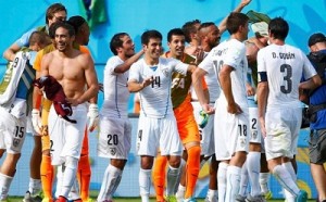 Uruguay+players+celebrate+after+winning+their+2014+World+Cup+Group
